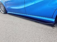 Ford Focus  ST Hochglanz Seitenschweller im Cup 3 Look zum einfachen Unterbau unter dem Org. Schweller