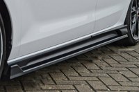 Hyundai i30 Fastback N Carbon CUP Seitenschwellersatz mit Flaps vorn und Schacht hinten in Race Optik, aus ABS Kunststoff gefertigt, einfache Montage am Original Schweller